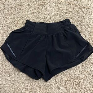 Lululemon Hotty Hot LR Shorts 2.5in